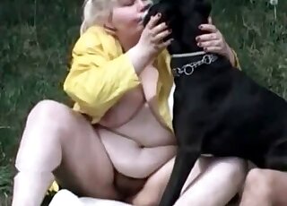 Black dog and a fat hooker have good zoo sex